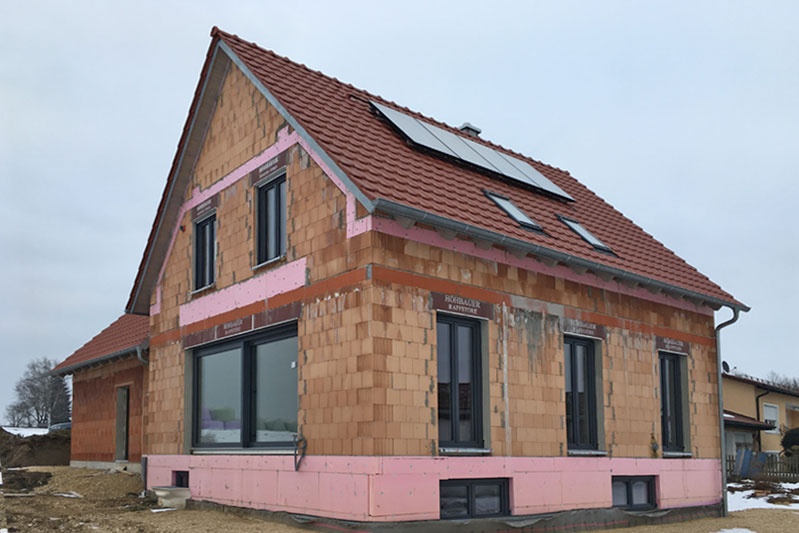 Neubau eines Einfamilienhauses in Gebelkofen, Landkreis Regensburg, Bauphase, Ansicht Südwest