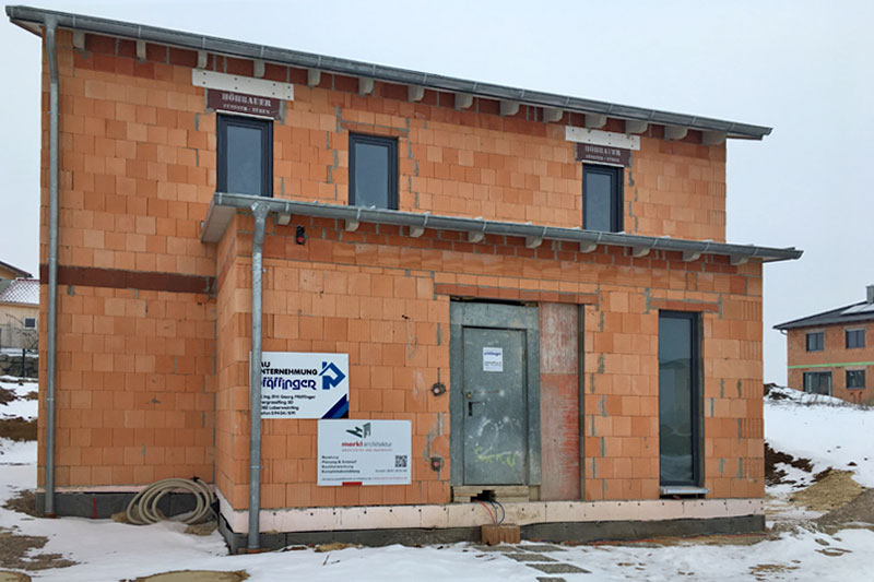 Einfamilienhaus mit Doppelgarage in Köfering, Landkreis Regensburg, Bauphase Eingangsbereich