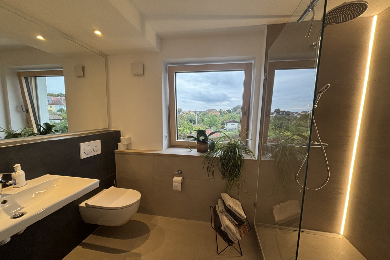 Sanierung eines Reihenmittelhauses Baujahr ca. 1960 in Regensburg Stadtteil Kumpfmühl-Ziegetsdorf-Neuprüll, Außenansicht Visualisierung Straßenseite