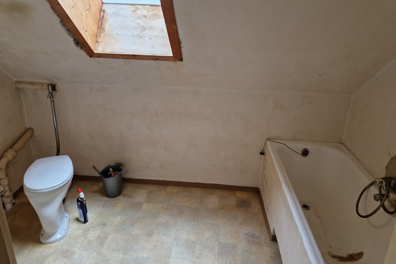 Sanierung eines 3-Fam.Hauses Baujahr ca. 1960 in Obertraubling, Landkreis Regensburg, Eingangsbereich Bestand