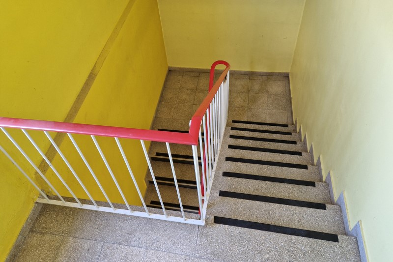 Sanierung eines 3-Fam.Hauses Baujahr ca. 1960 in Obertraubling, Landkreis Regensburg, Eingangsbereich Bestand