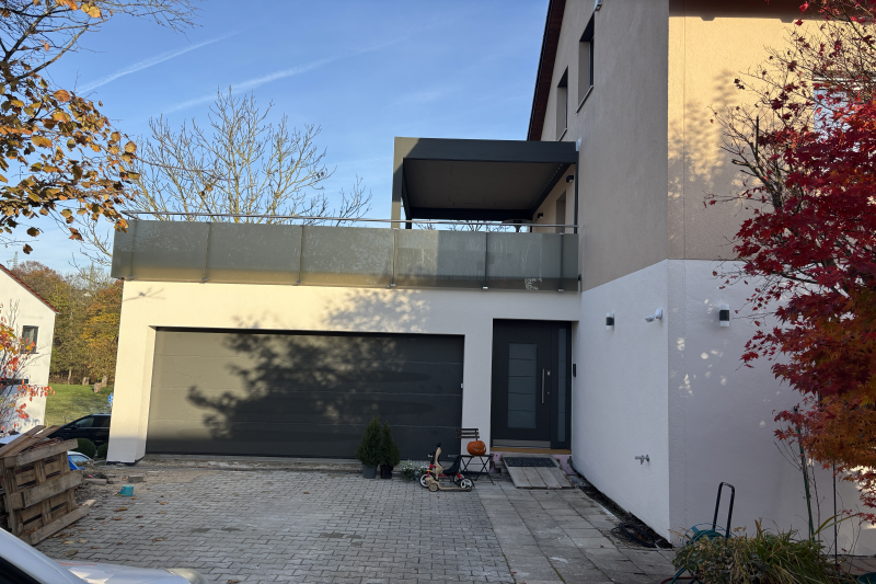 Sanierung eines 3-Fam.Hauses Baujahr ca. 1960 in Obertraubling, Landkreis Regensburg, Eingangsbereich Bestand