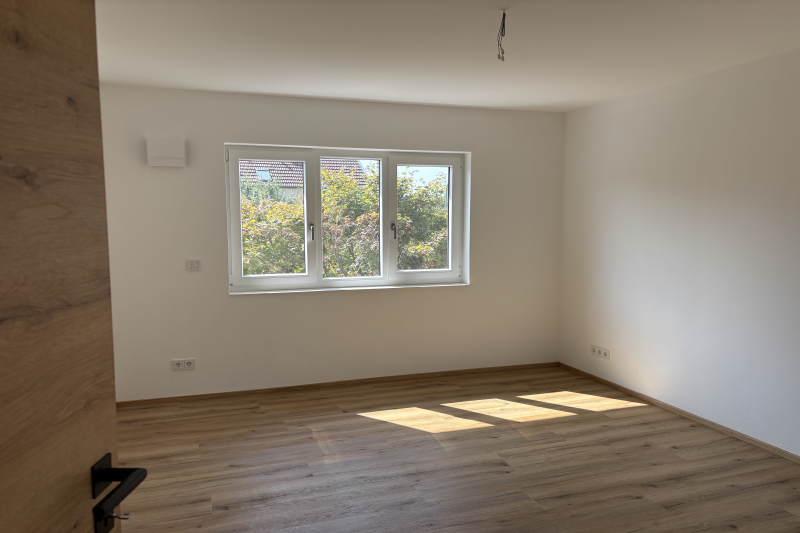 Sanierung eines 3-Fam.Hauses Baujahr ca. 1960 in Obertraubling, Landkreis Regensburg, Eingangsbereich Bestand