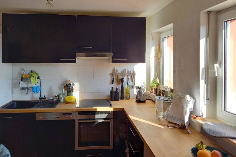 Sanierung eines 3-Familienhauses in Regensburg-Oberisling, Ansicht Küche im OG, Altbestand