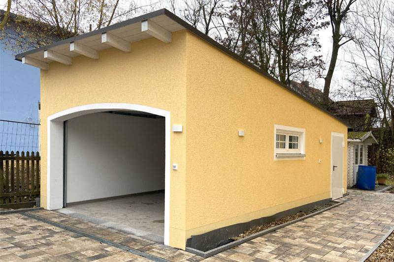 Sanierung Einfamilienhaus in Obertraubling, Landkreis Regensburg, Garagenbau Aussenansicht neu